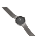BERING Armbanduhr mit rundem Zifferblatt und Mesh-Metallband, in Schrägansicht mit Gehäuse und Armband sichtbar.