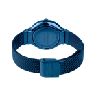 Achterkant van blauw BERING horloge met meshband en behuizingbevestiging