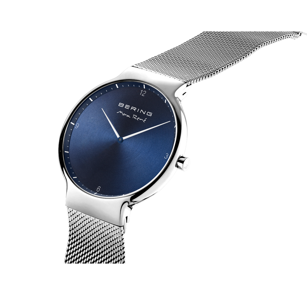 Orologio BERING in vista angolata che enfatizza il cinturino mesh e il profilo della cassa tonda.
