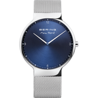Orologio BERING rotondo con quadrante blu scuro, marcatori minimalisti e cinturino mesh argentato, vista frontale.
