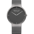 Orologio da polso BERING argentato con quadrante grigio scuro e bracciale mesh.