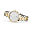 Orologio due colori acciaio e oro con quadrante bianco testurizzato, vista angolata del bracciale.