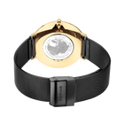 Gouden horloge-achterkant met kaartontwerp van boven, zwart mesh-armband