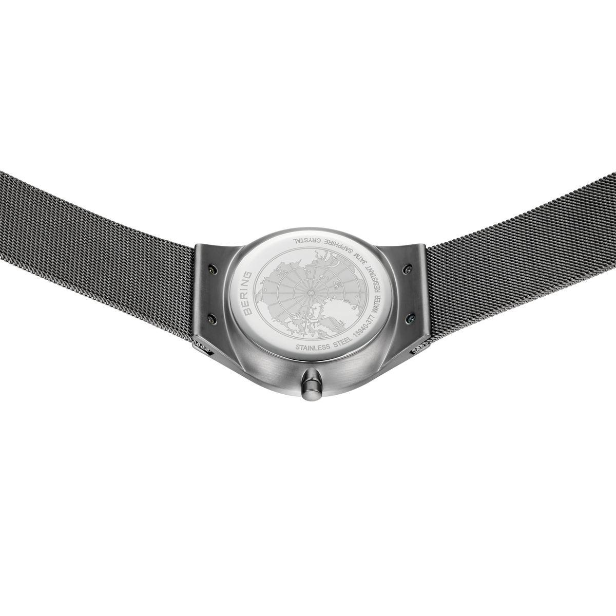 Montre vue de haut avec boîtier argenté, cadran blanc aux index appliqués et bracelet maille grise de chaque côté.