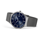 Reloj de pulsera BERING con esfera azul oscuro, caja plateada y correa malla