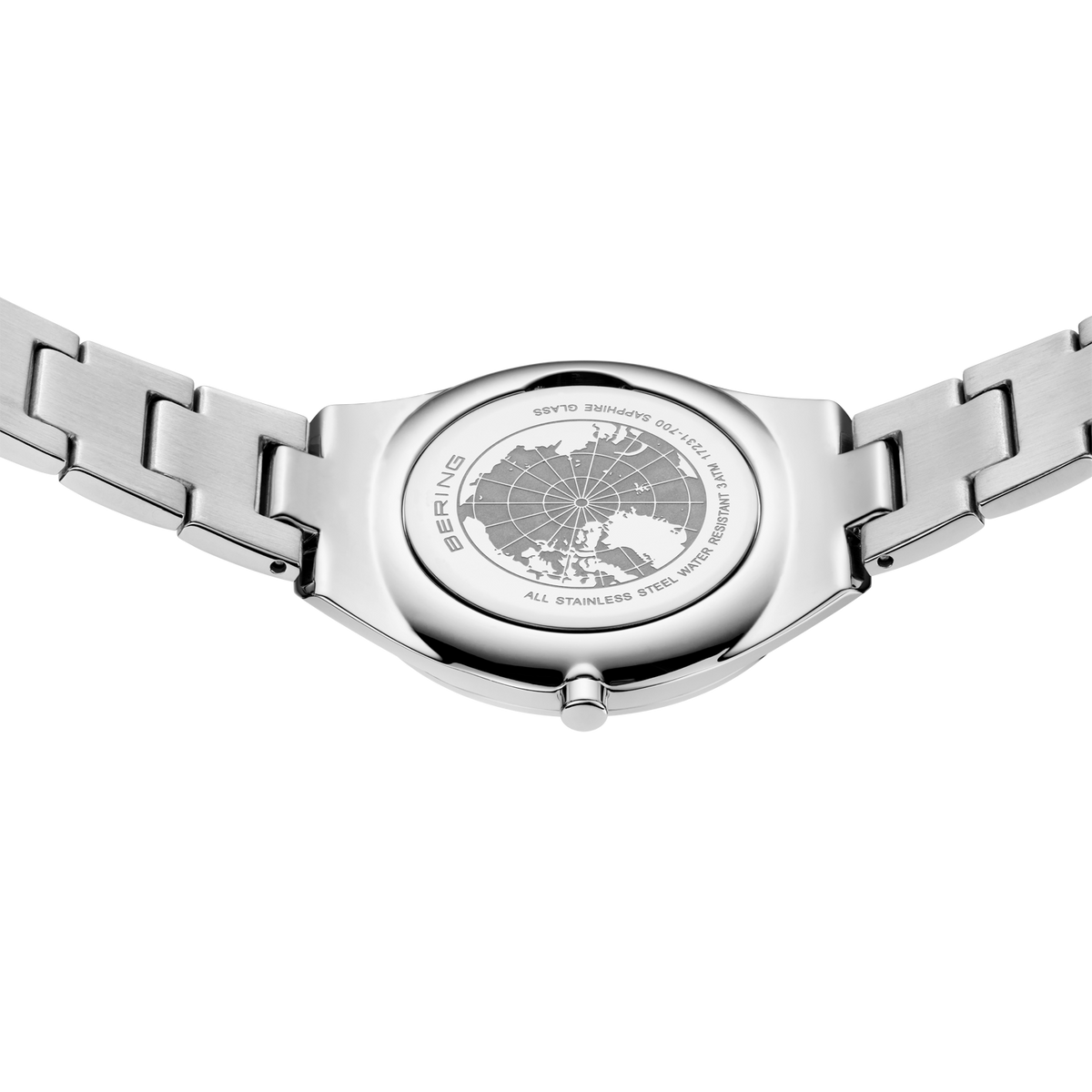 Sølvtonarmbandsur med metallinket armbånd, fotograferet fra oven.