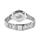 Sølvfarvet metalarmbånd med tre led og klaplukning, urskrin bagside synlig