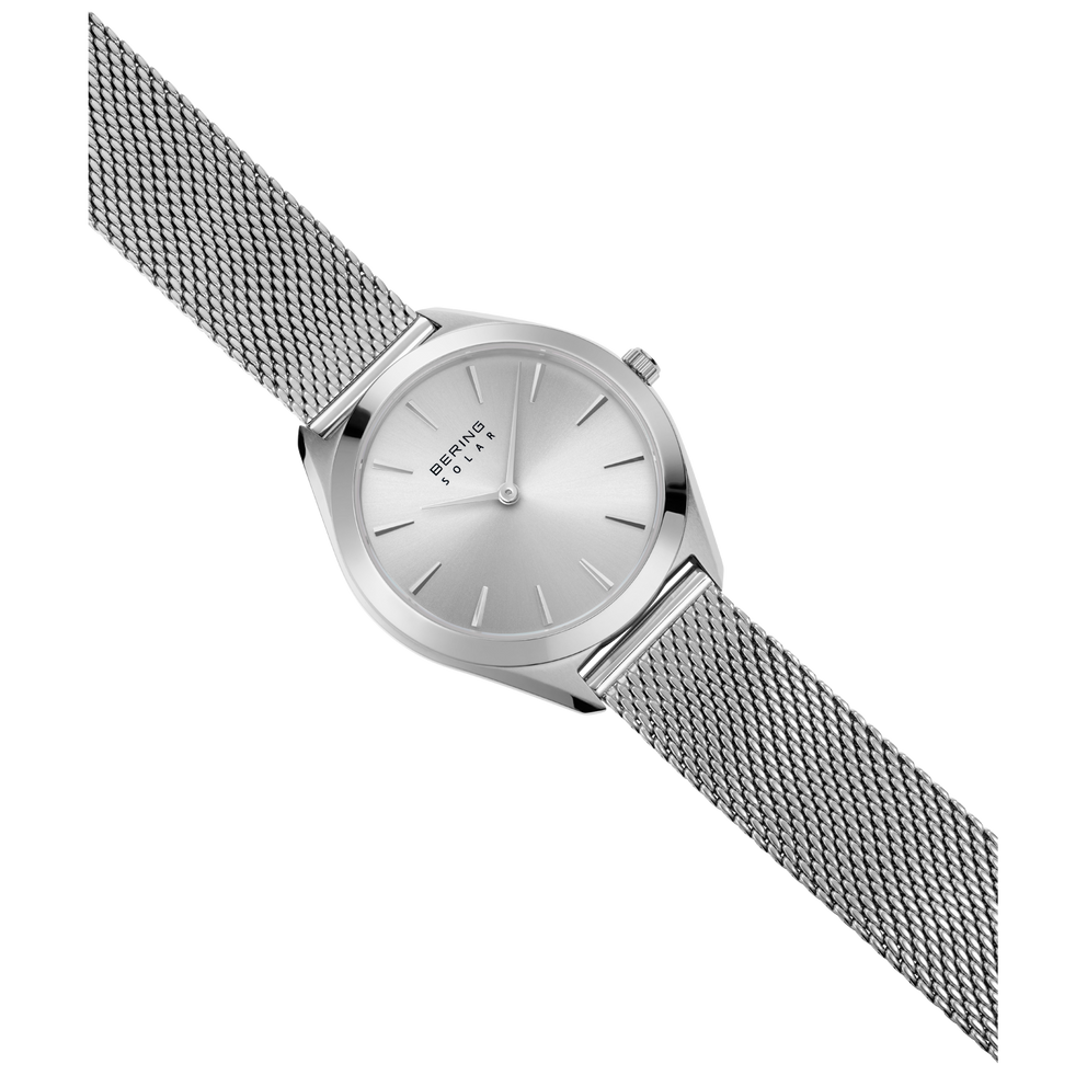 Orologio BERING 17331-000 in angolo con quadrante rotondo e cinturino mesh