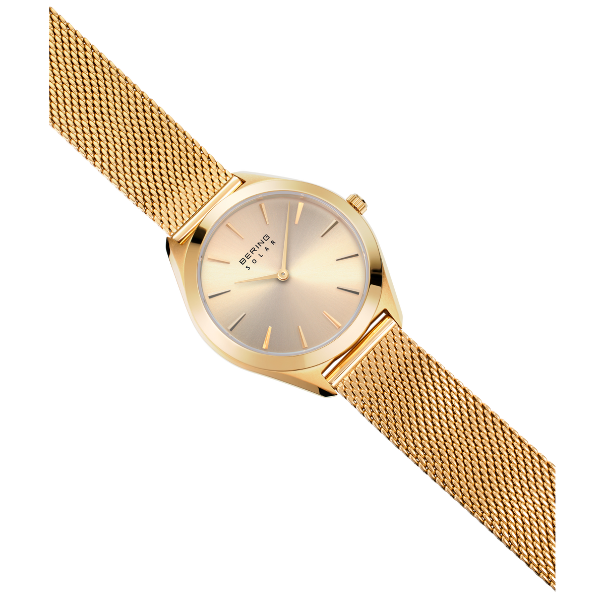 Orologio dorato con cinturino a maglia in vista angolata, cinturino metallico strutturato e quadrante minimalista