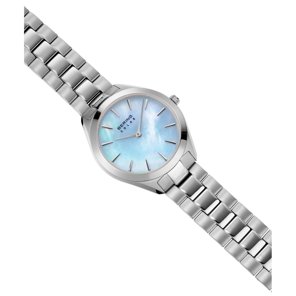 Orologio BERING cinturino acciaio e quadrante azzurro, vista in angolo