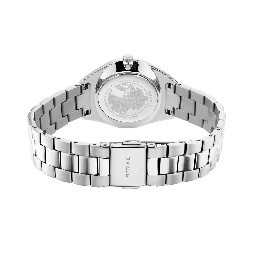 Vista posteriore dell'orologio con braccialetto in acciaio inossidabile e finestra data sul fondello.