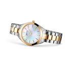 Vista laterale dell'orologio con quadrante azzurro e cinturino bicolore oro rosa e acciaio.
