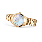 Orologio dorato con quadrante azzurro chiaro e bracciale a maglie, vista laterale