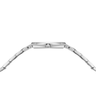 Boîtier rectangulaire en acier inoxydable vu de côté, avec bracelet métal segmenté et couronne.