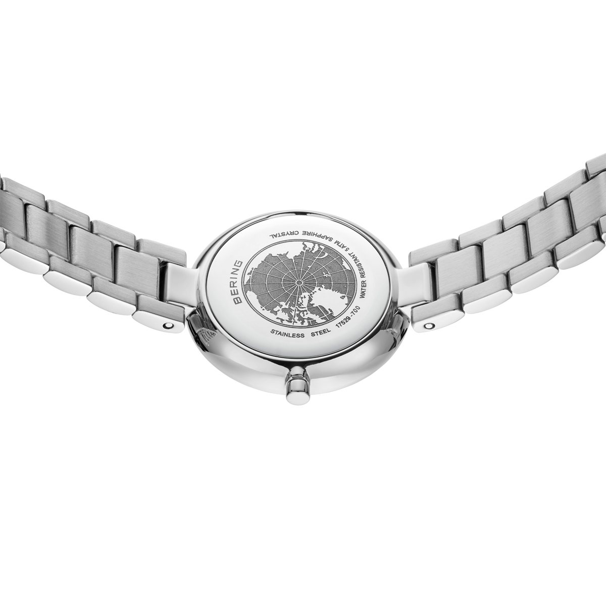 Fond de boîtier avec logo gravé, bracelet en acier argenté s'étendant de chaque côté