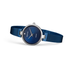 Montre BERING modèle 17724-307 avec cadran bleu foncé et boîtier acier inoxydable, bracelet mesh métallique bleu, vue de côté