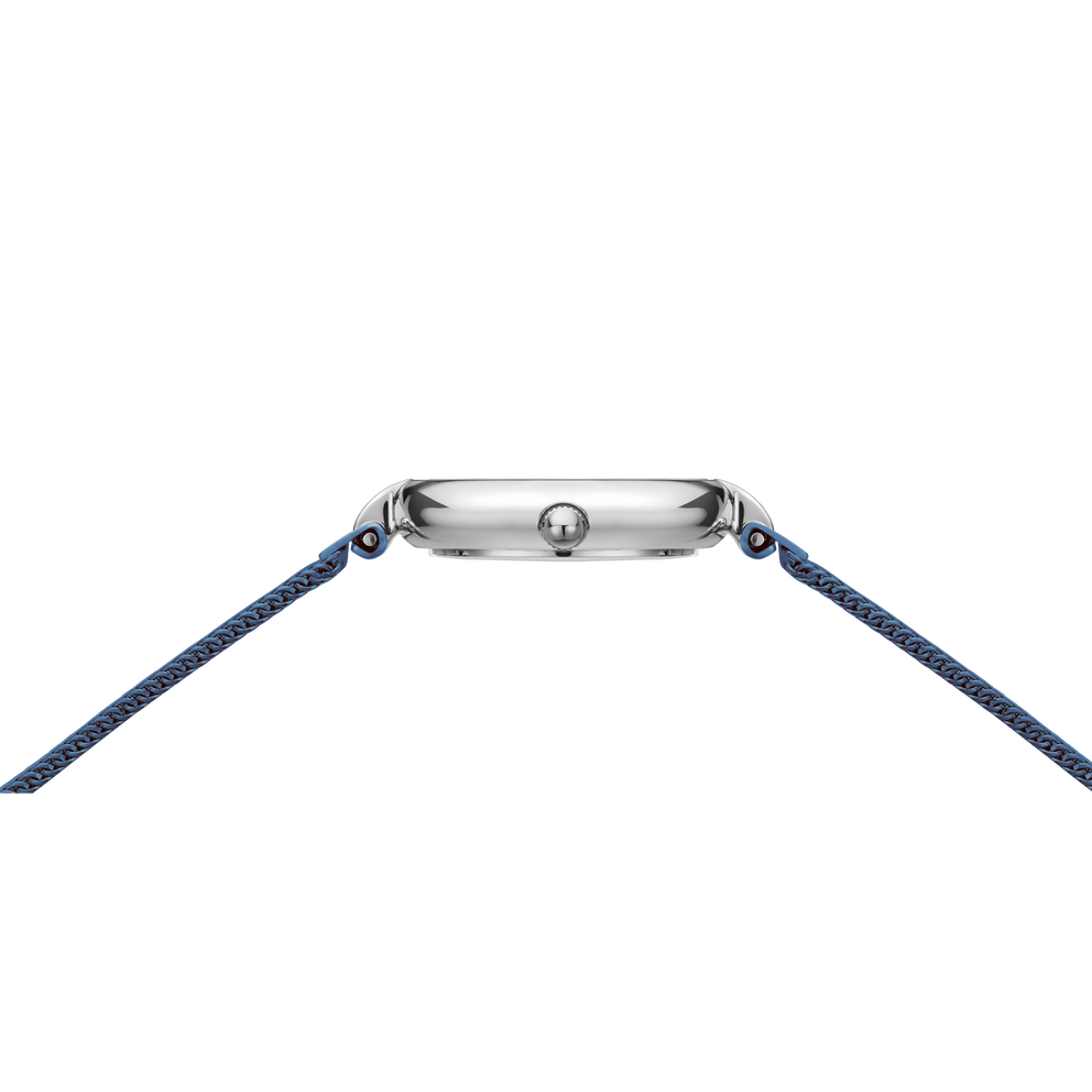 Montre vue de haut, boîtier acier argenté de forme tonneau avec bracelet bleu texturé et cornes dorées