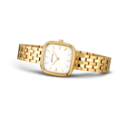 Montre carrée dorée avec cadran blanc et bracelet à maille, vue de profil.