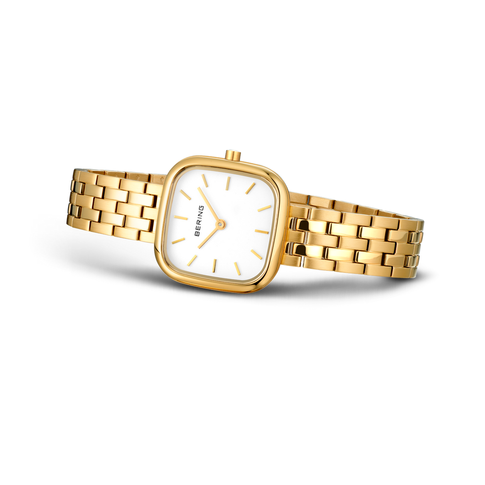Montre carrée dorée avec cadran blanc et bracelet à maille, vue de profil.