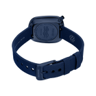 Uhr von hinten mit dunkelblauem Quadratgehäuse und passendem Armband mit Verstelllöchern.
