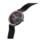Reloj de pulsera BERING con esfera oscura texturizada, manecillas doradas, bisel dorado, pulsera mesh de metal negro