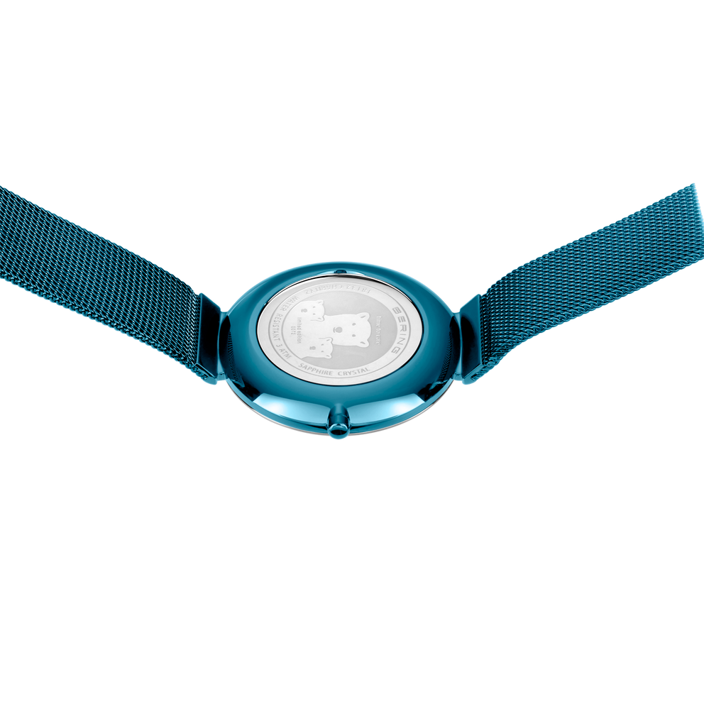 Horloge met turquoise rond geval en witte wijzerplaat, van boven met uitgespreid stofband