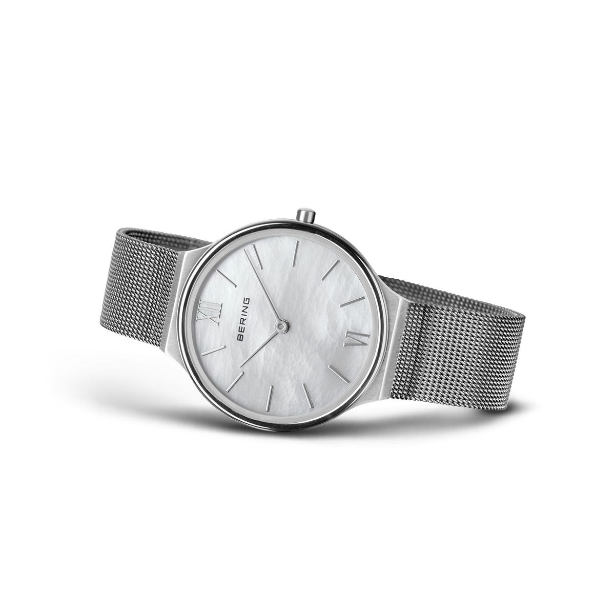 Reloj de pulsera BERING con esfera redonda plateada, diseño minimalista y correa de malla metálica