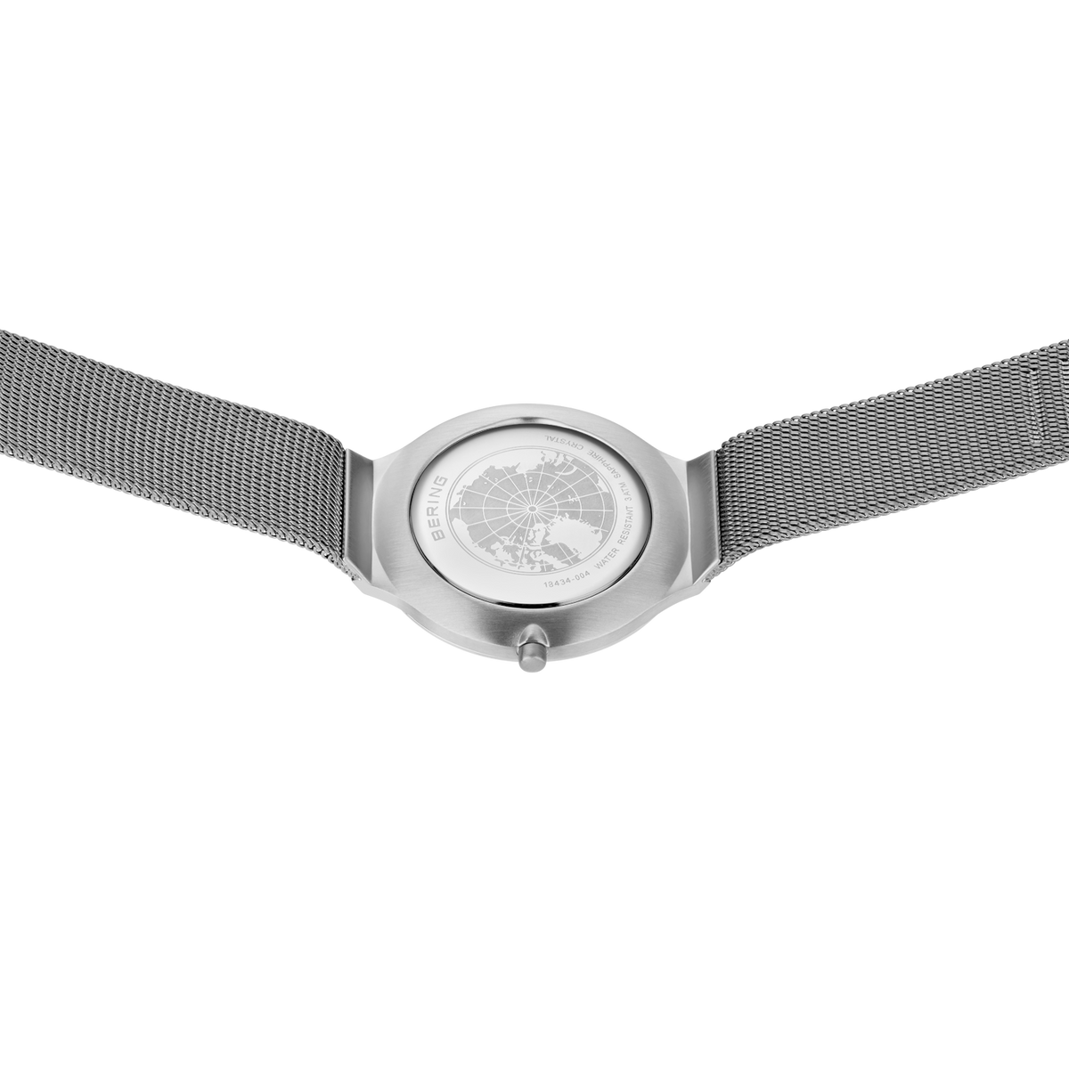 Zilvergekleurig polshorloge met roestvrijstalen kast en mesh-armband.