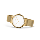 Orologio dorato con cinturino maglia, quadrante bianco, in angolazione con cinturino e cassa completamente visibili.