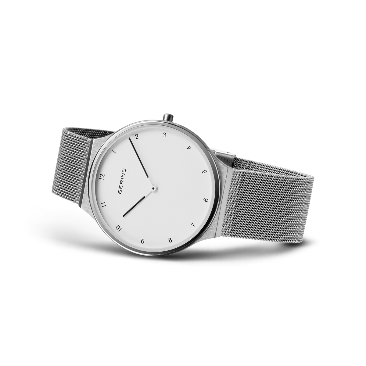 BERING 18440-004 Armbanduhr mit weißem Zifferblatt, silbernem Gehäuse und Edelstahl-Meshband.