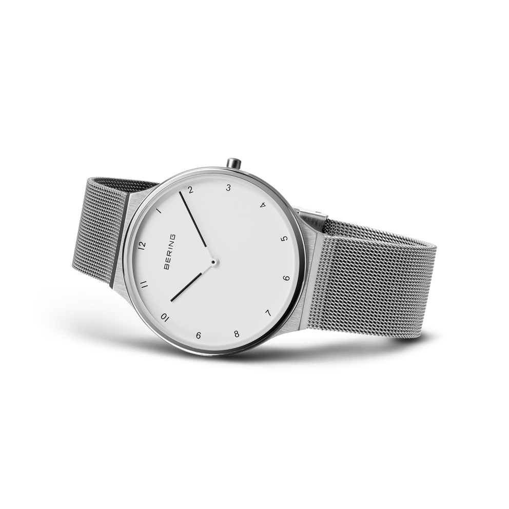 BERING 18440-004 Armbanduhr mit weißem Zifferblatt, silbernem Gehäuse und Edelstahl-Meshband.