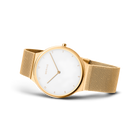 Runde Armbanduhr mit Roségold-Gehäuse, weißem Zifferblatt und Mesh-Band