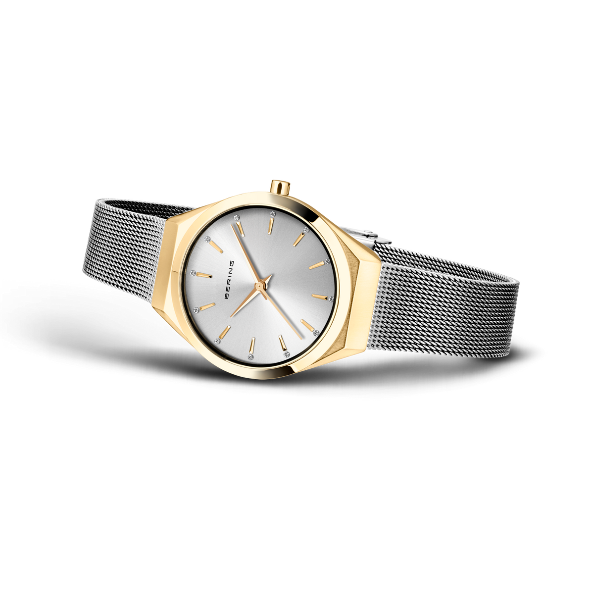 Zweifarbige Armbanduhr mit goldenem Gehäuse und Edelstahl-Mesh-Band in Schrägansicht mit Zifferblatt.