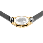 Runde goldfarbene Uhr mit weißem Zifferblatt, Tiermotiv und schwarzem Mesh-Armband, von oben fotografiert